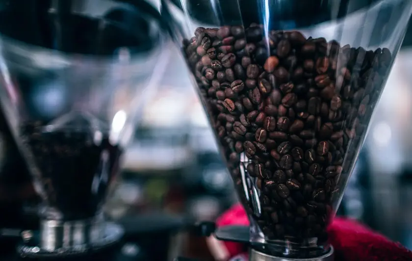 Comment moudre du café : avec ou sans moulin à café